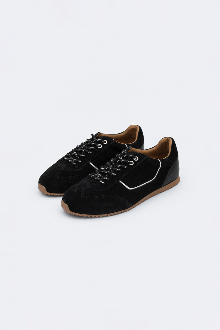 SLEEK LEATHER SNEAKERS