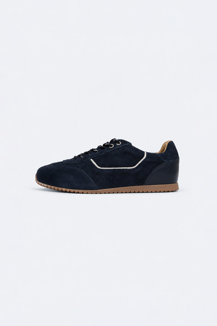 SLEEK LEATHER SNEAKERS
