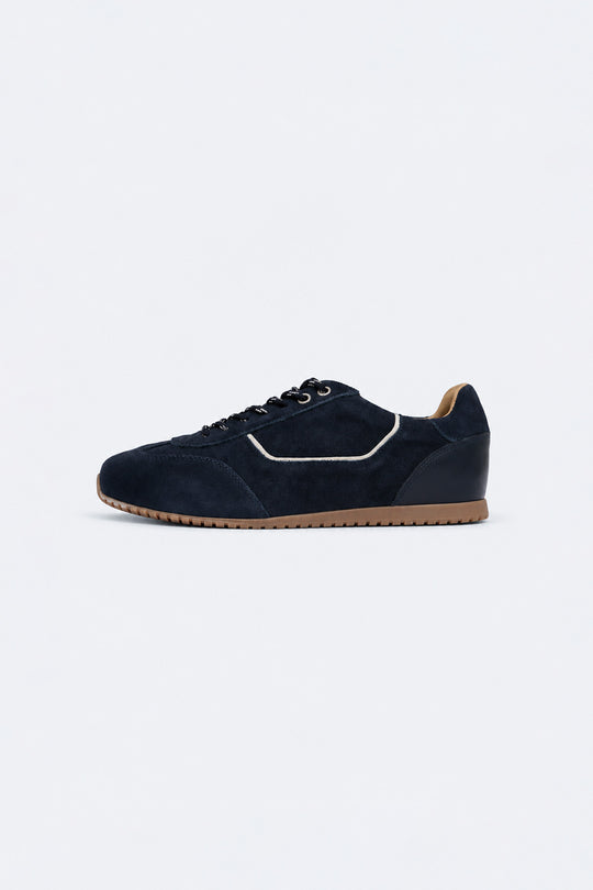 SLEEK LEATHER SNEAKERS
