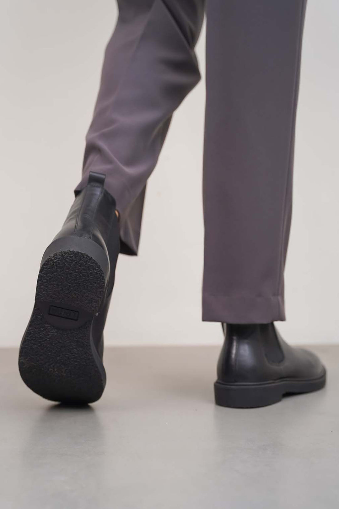 BLACK SMART BLACK LEATHER CHELSEA BOOTS
