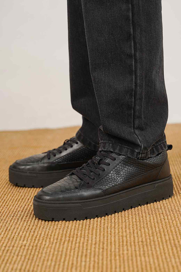 BLACK TEXTURED LEATHER SNEAKERS