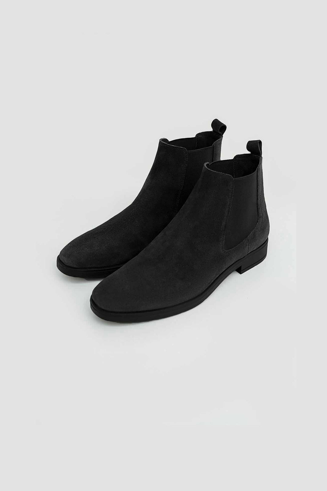 CLASSIC CHELSEA BOOTS