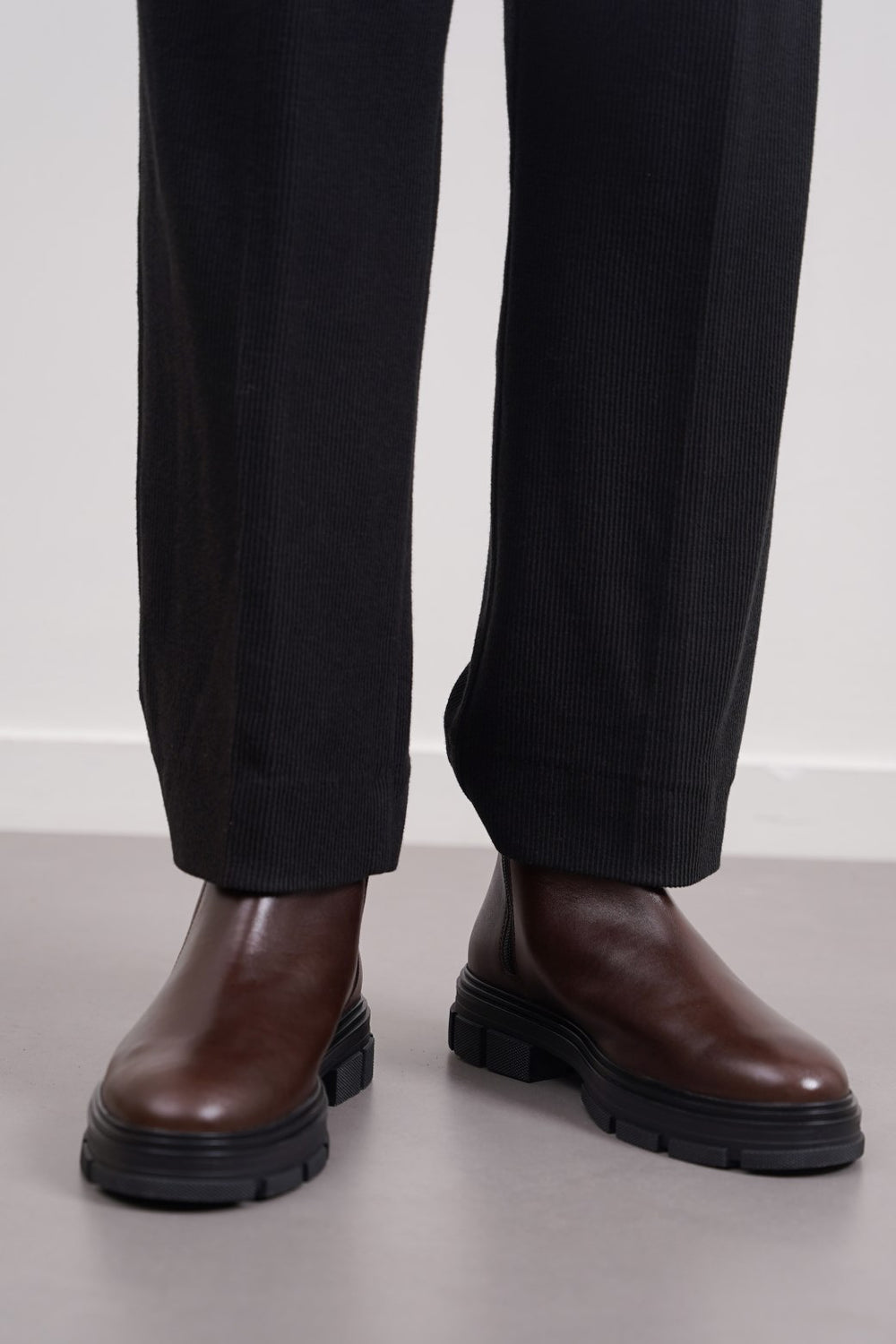 DARK BROWN CHUNKY LEATHER BOOTS