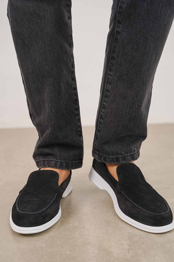 BLACK ESSENTIAL LEATHER LOAFERS