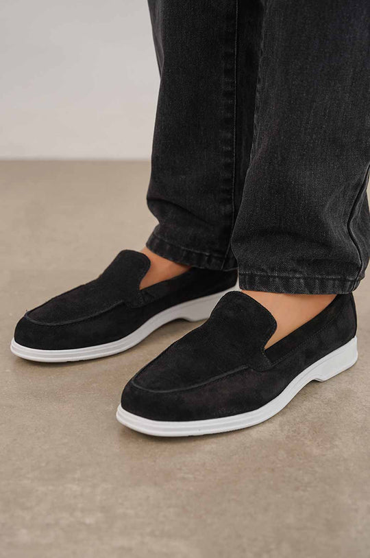 BLACK ESSENTIAL LEATHER LOAFERS