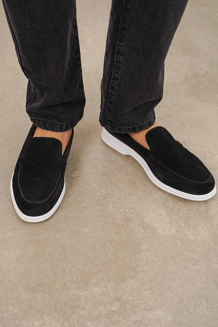 BLACK ESSENTIAL LEATHER LOAFERS