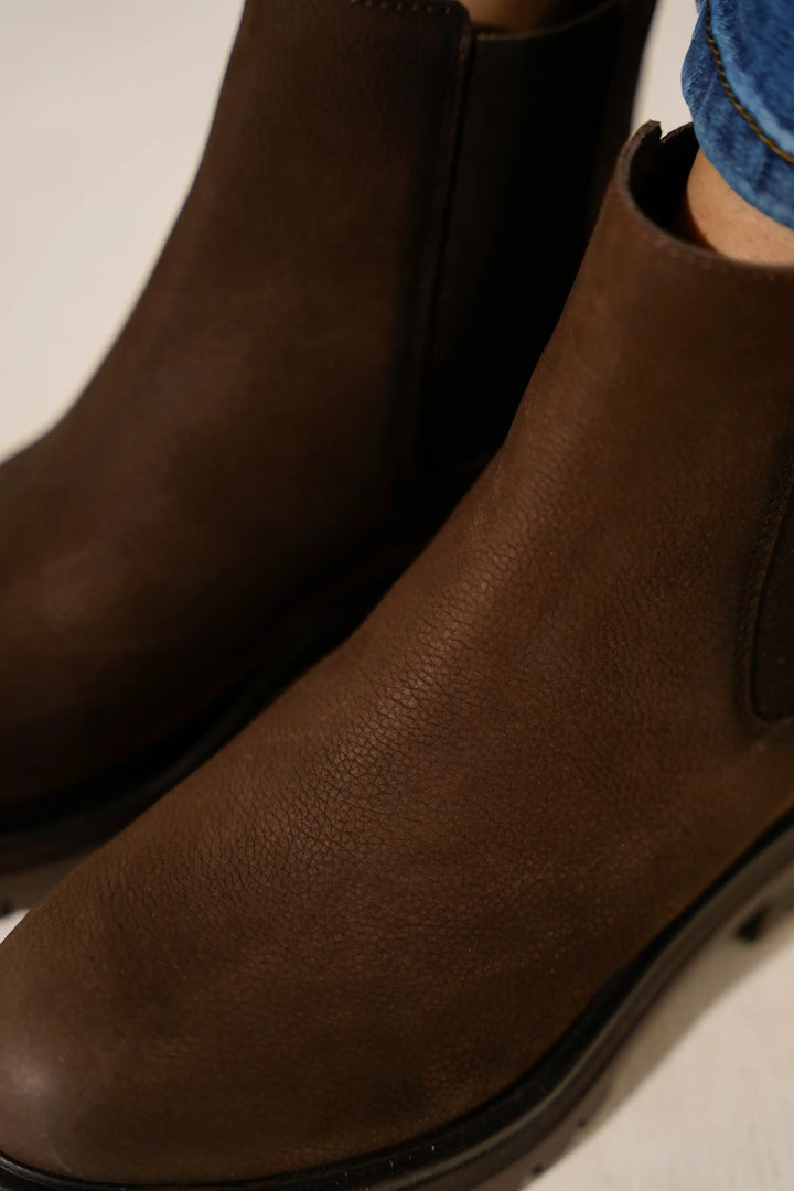 CHOCOLATE LEATHER CHELSEA BOOTS