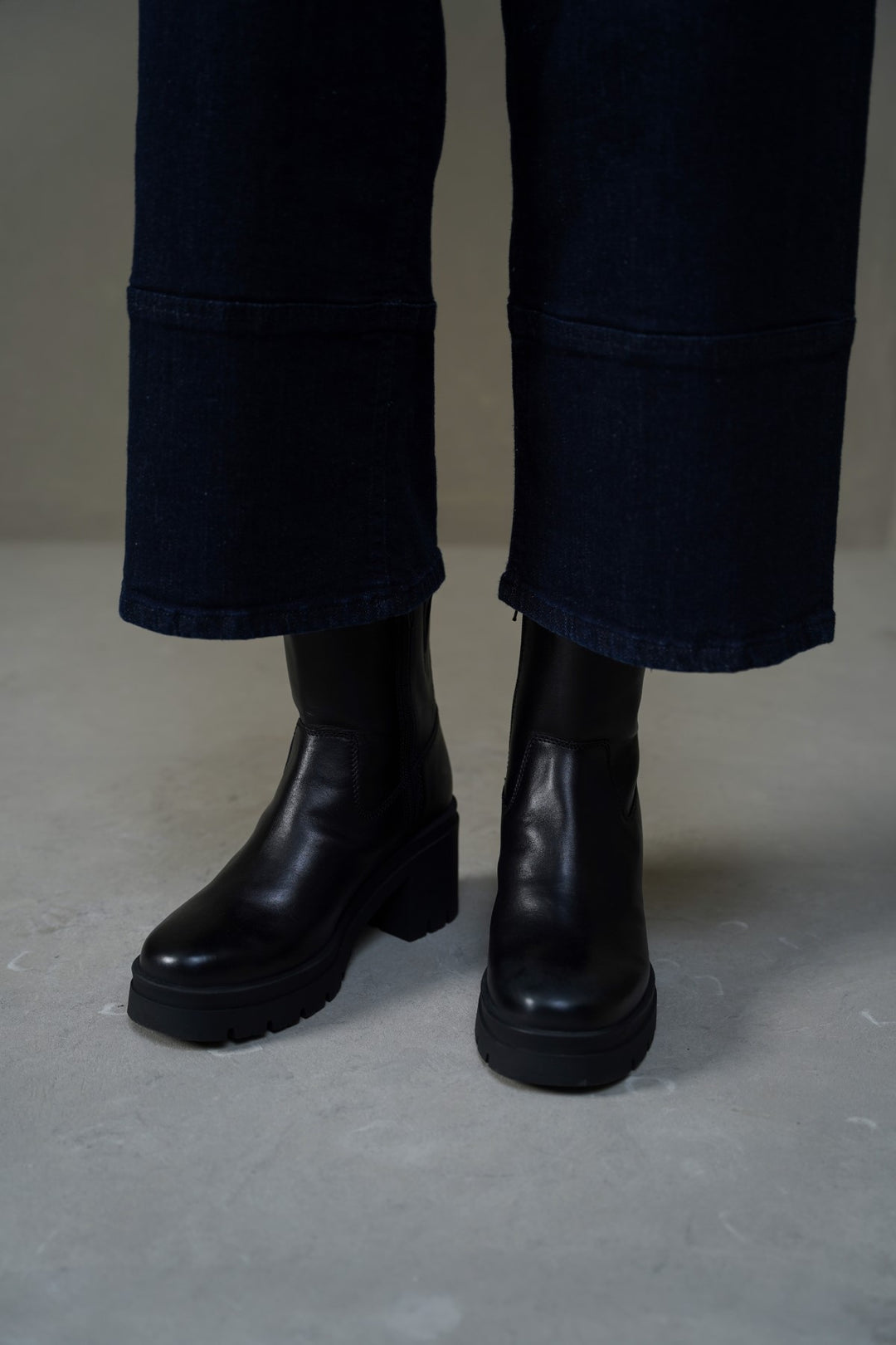 LEATHER PLATFORM BOOTS