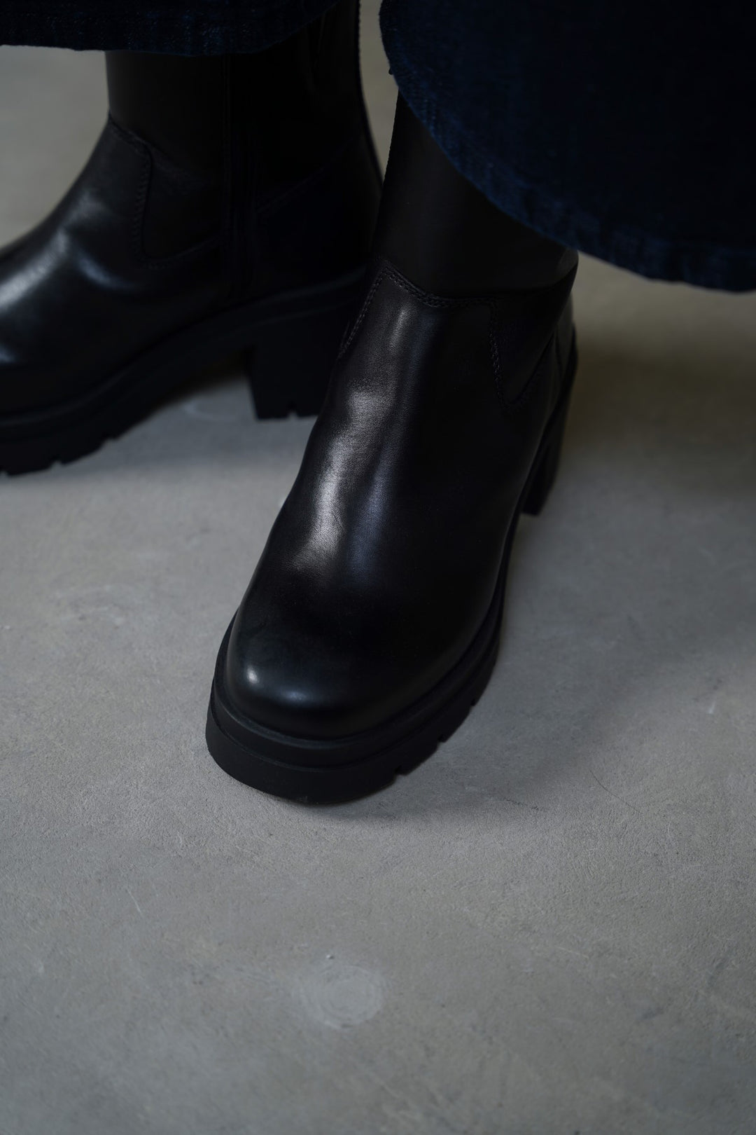 LEATHER PLATFORM BOOTS