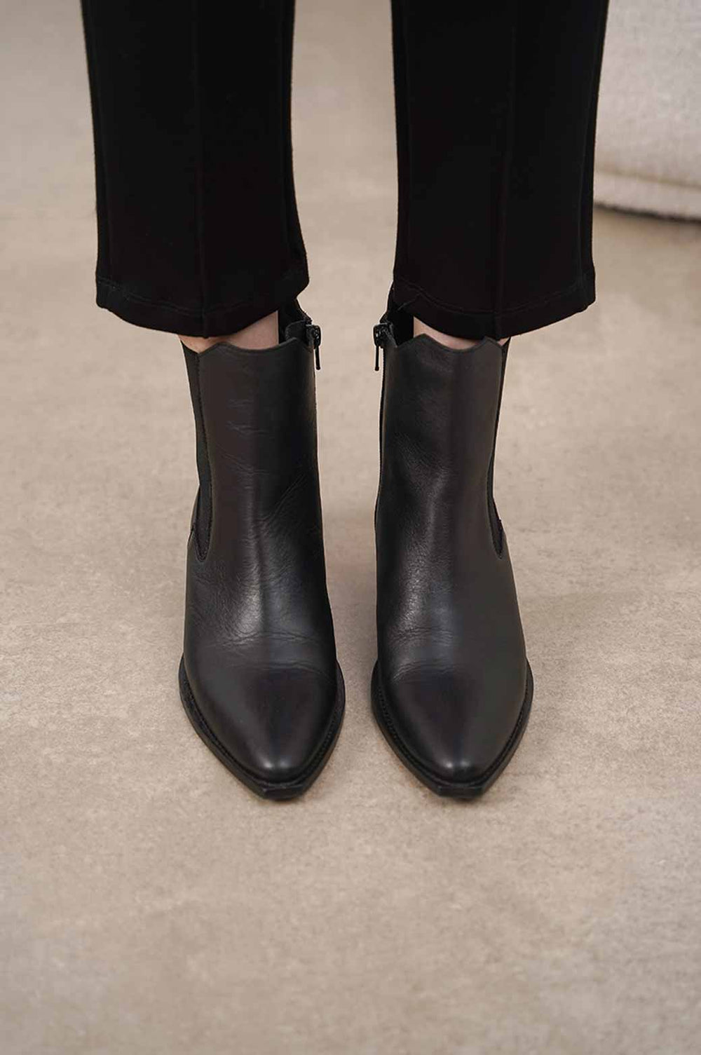 BLACK LEATHER COWBOY BOOTS