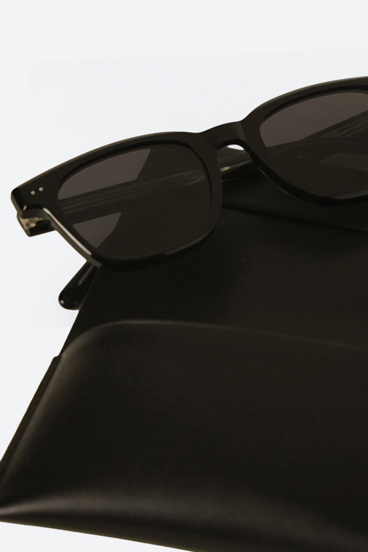 BLACK UNI SUN GLASSES