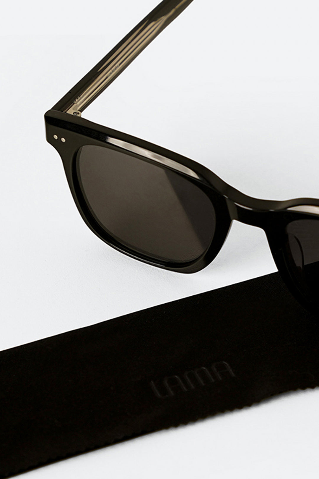 BLACK UNI SUN GLASSES