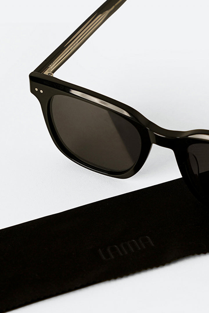 BLACK UNI SUN GLASSES