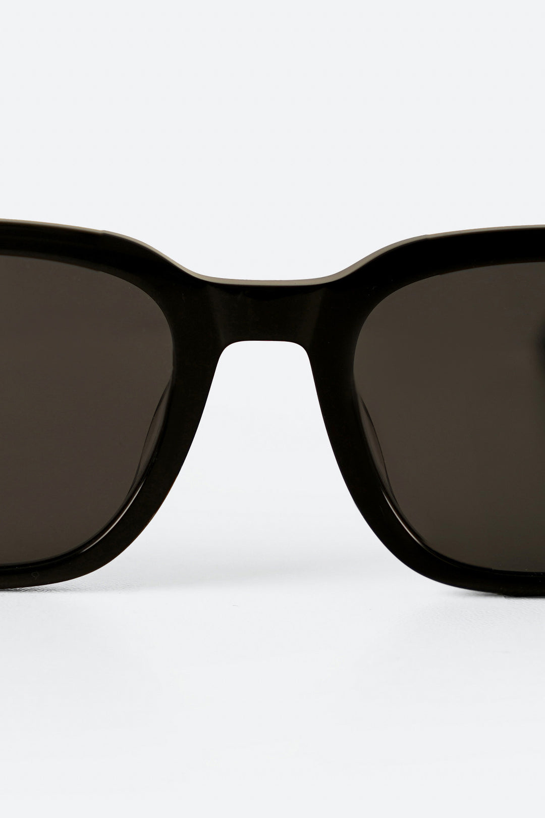 BLACK UNI SUN GLASSES