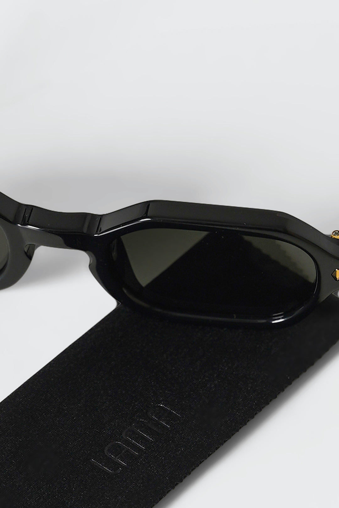 BLACK SUNDOWNER BLACK