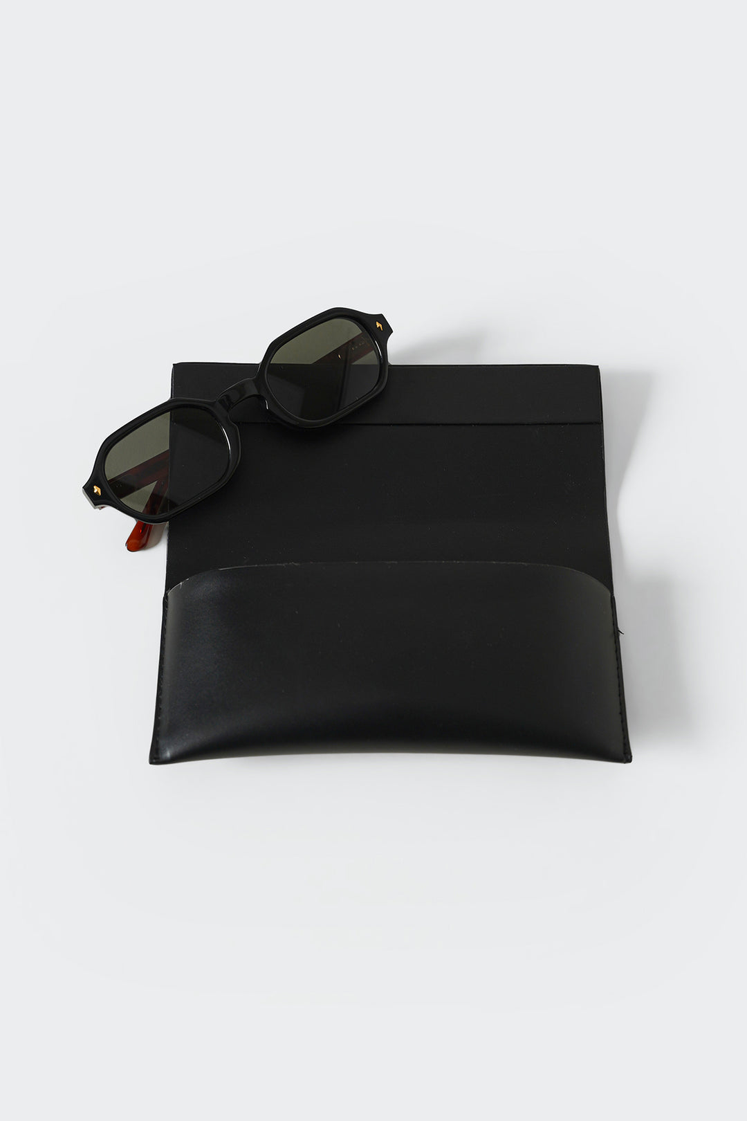BLACK SUNDOWNER BLACK