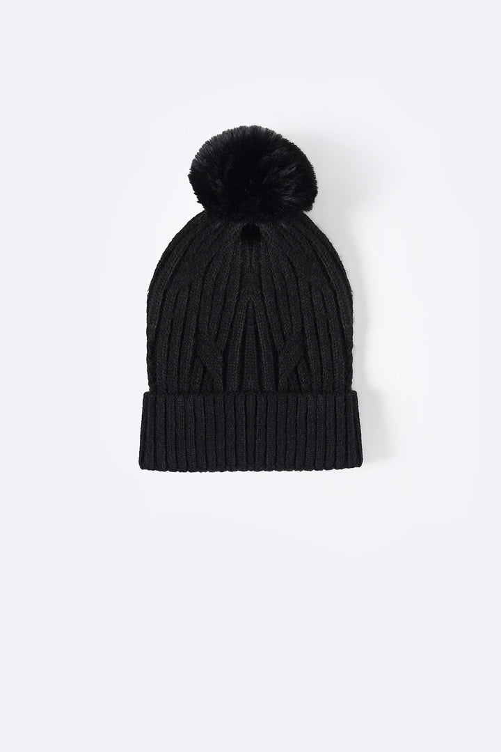 BLACK CABLE KNIT BEANIE