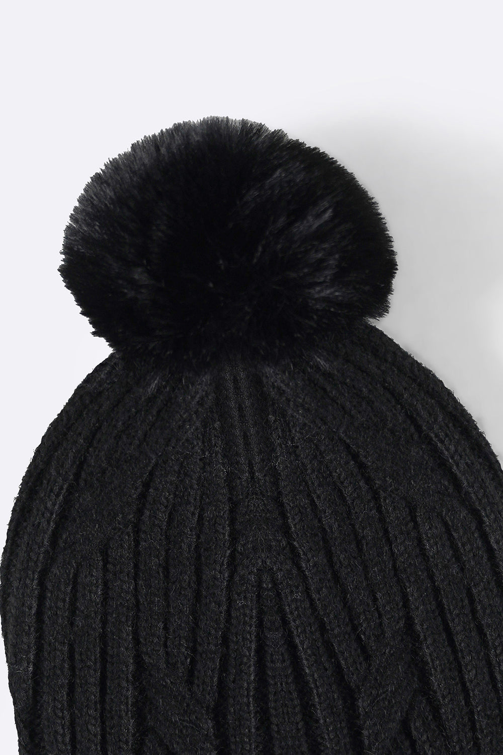BLACK CABLE KNIT BEANIE
