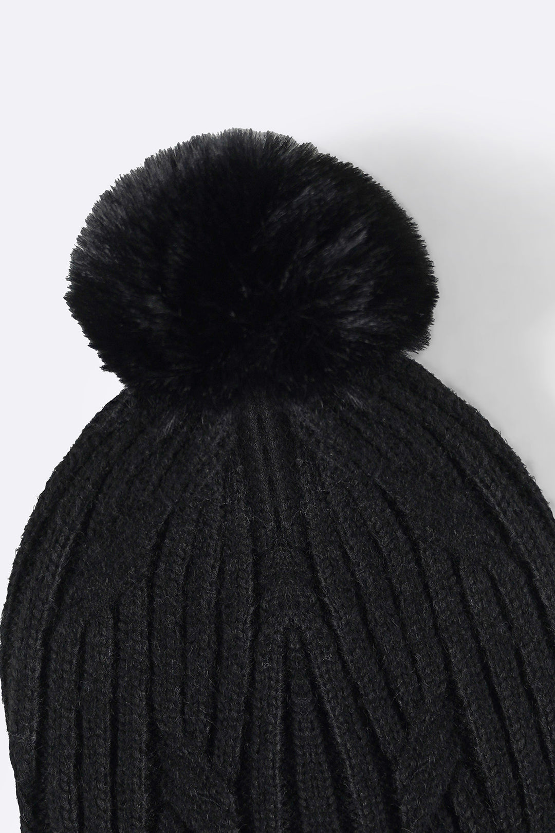 BLACK CABLE KNIT BEANIE