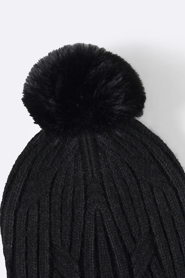 BLACK CABLE KNIT BEANIE