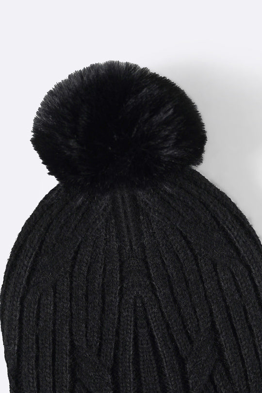 BLACK CABLE KNIT BEANIE