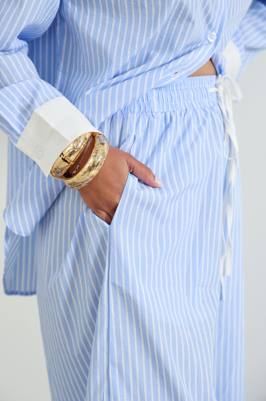 BLUE WIDE STRIPED PANTS