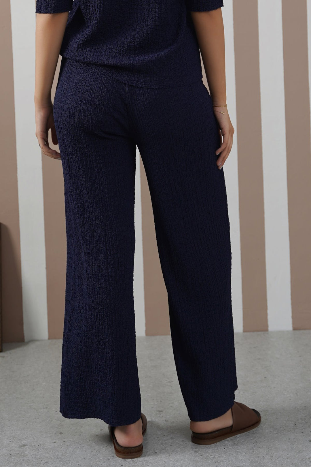 NAVY TEXTURED STRETCHY PANTS