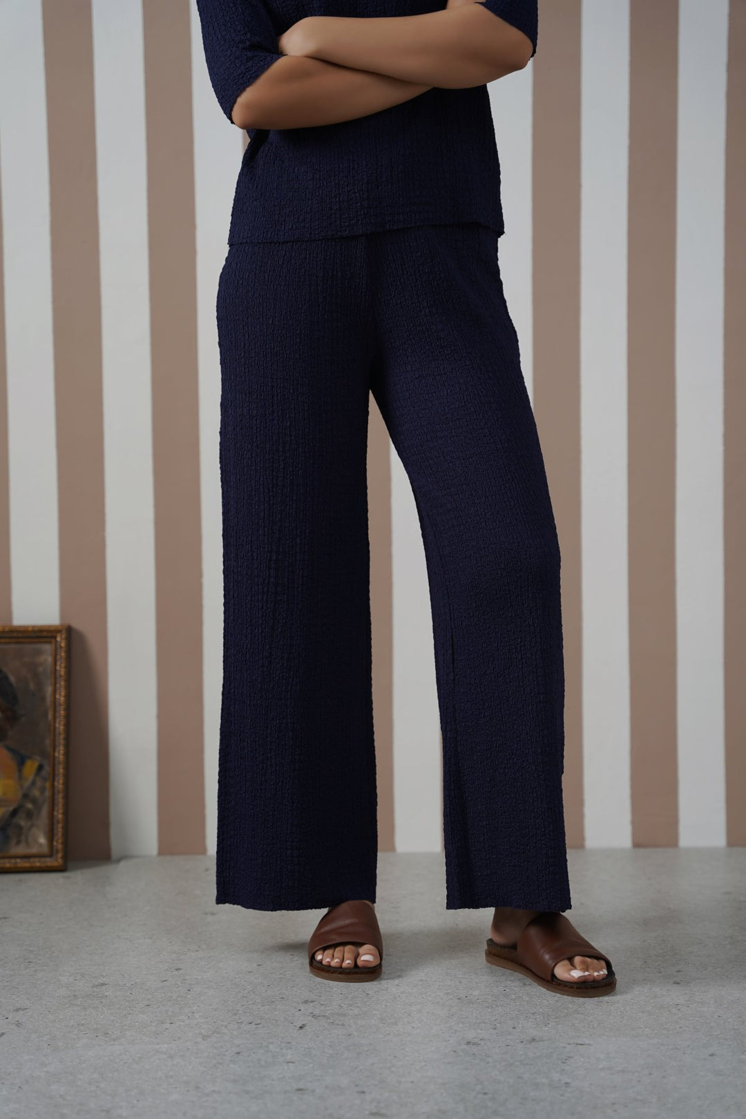 NAVY TEXTURED STRETCHY PANTS