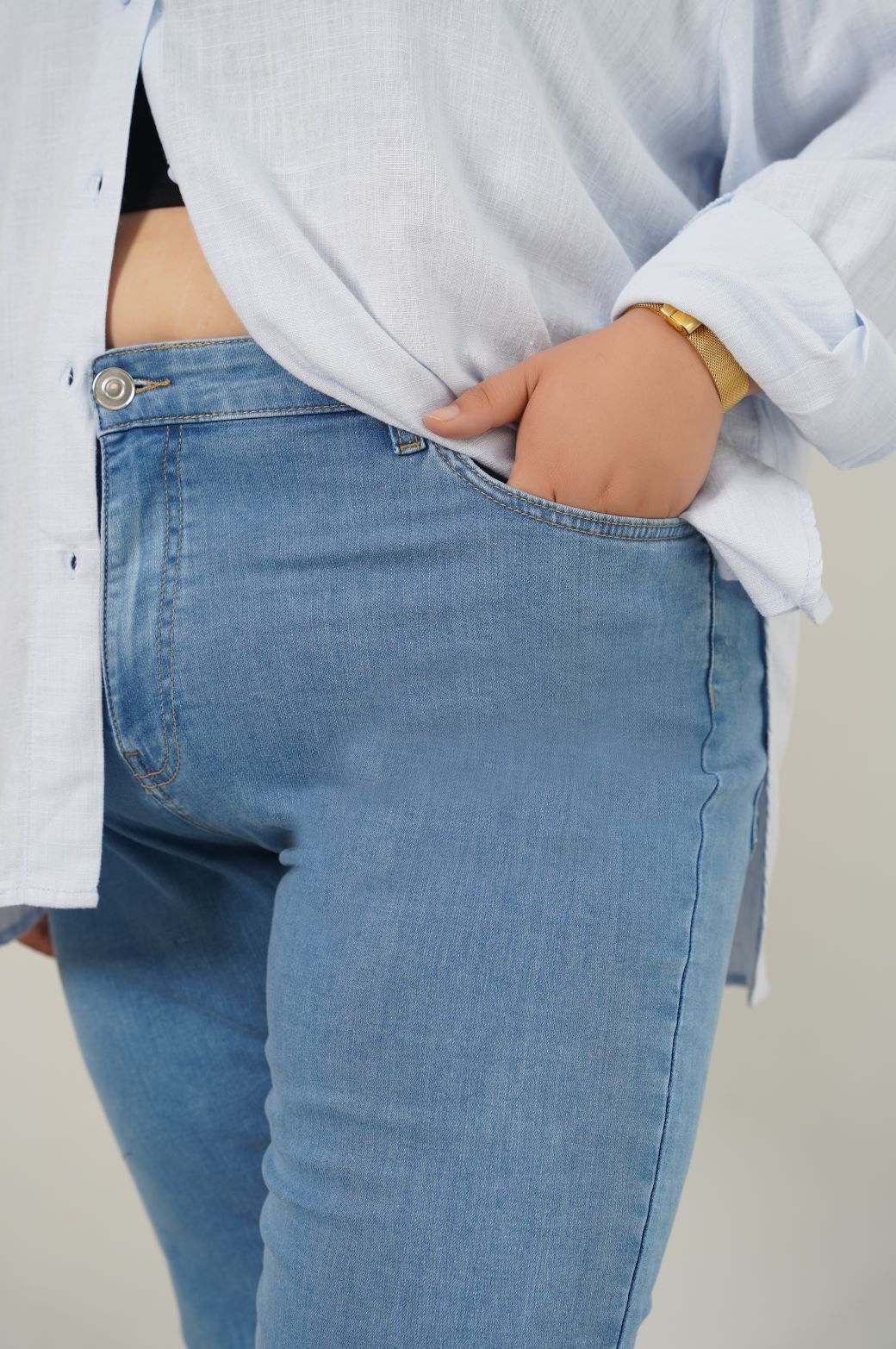 MID-BLUE CURVE MID RISE JEGGING