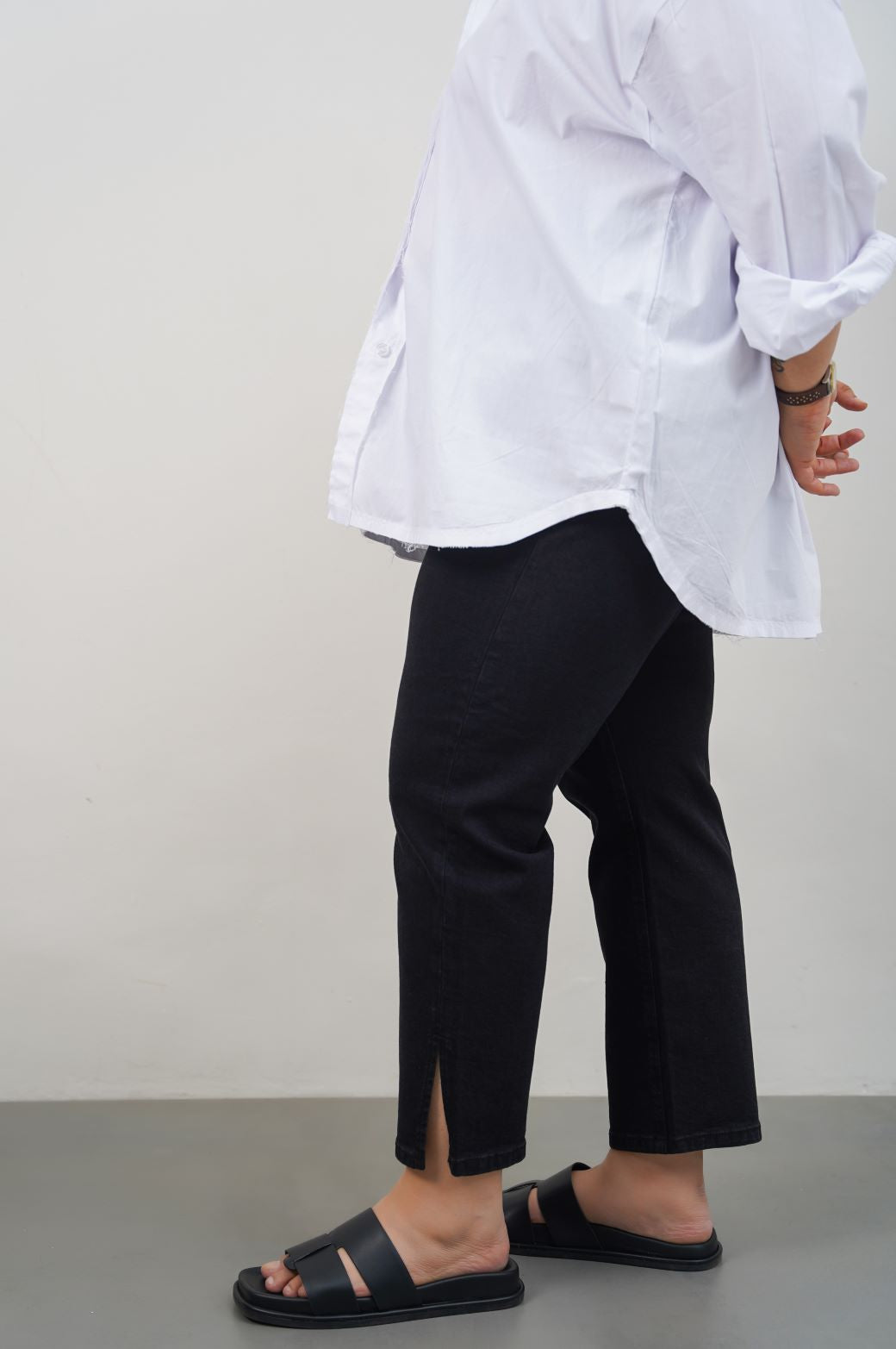 BLACK CURVE SLIM CROPPED JEANS