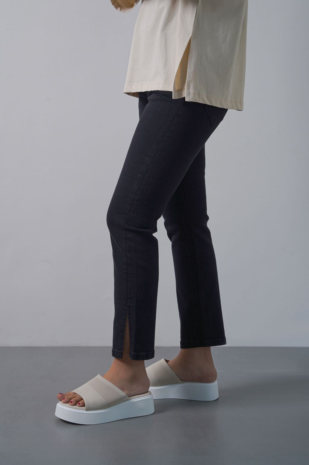 BLACK ANKLE CROPPED SLIM JEANS