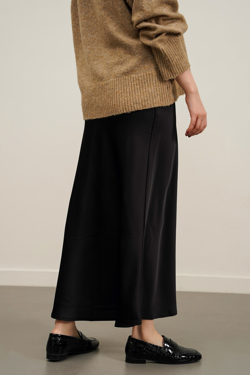 BLACK SATIN LONG SKIRT