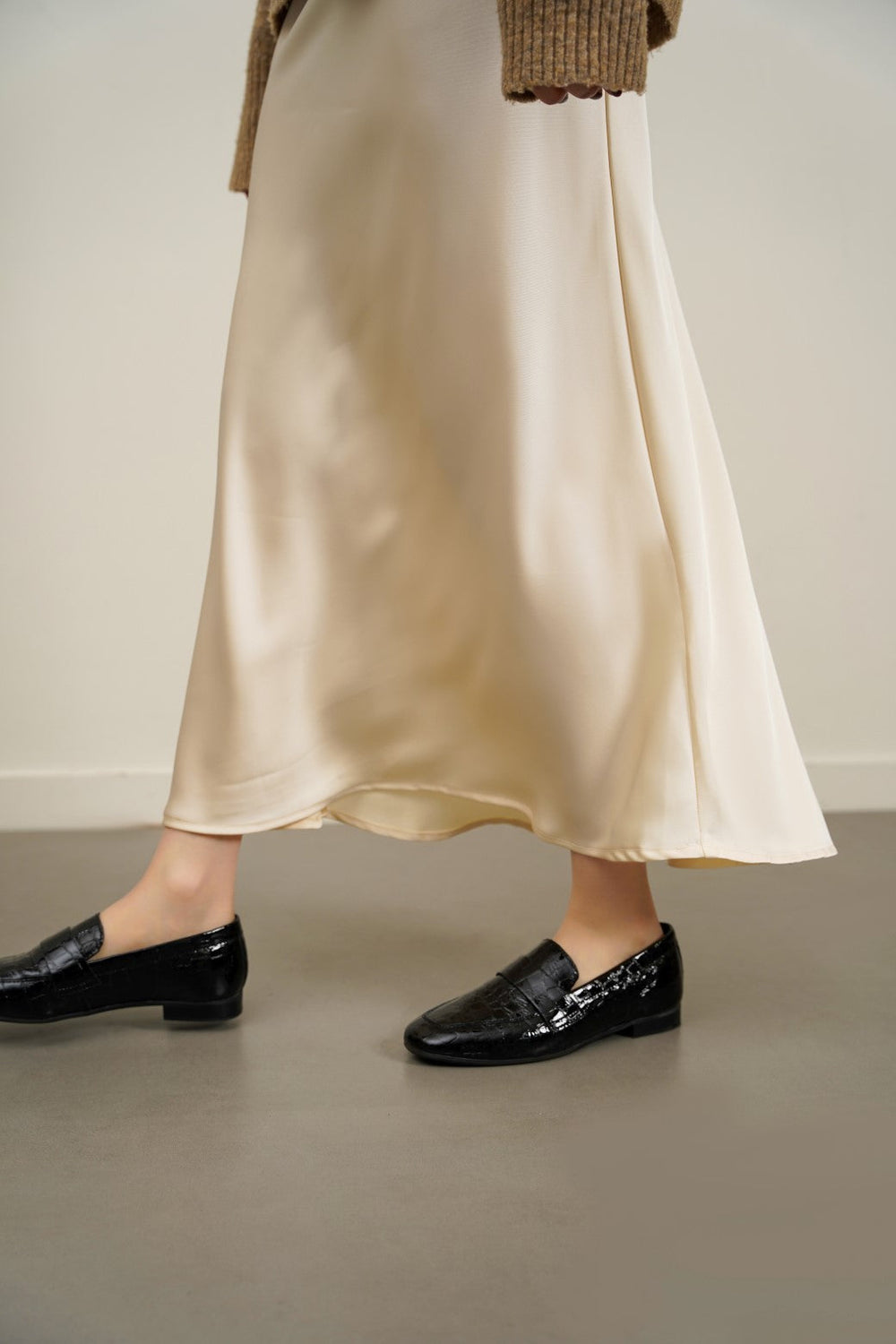 CREAM SATIN LONG SKIRT