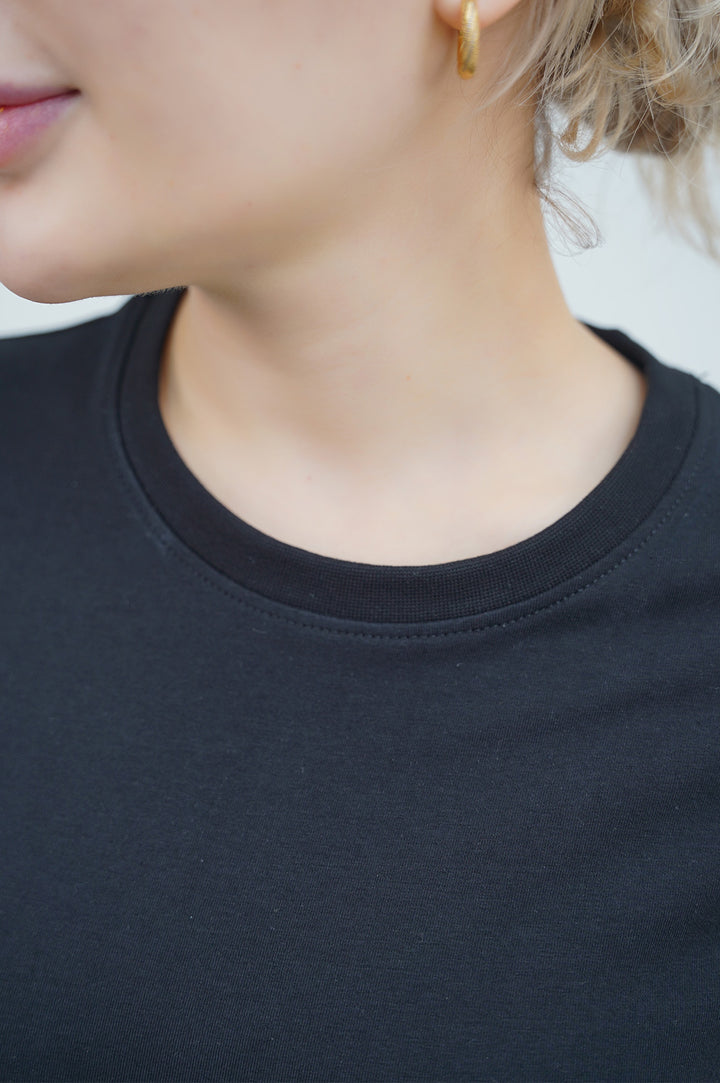 BLACK ROUND NECK T-SHIRT