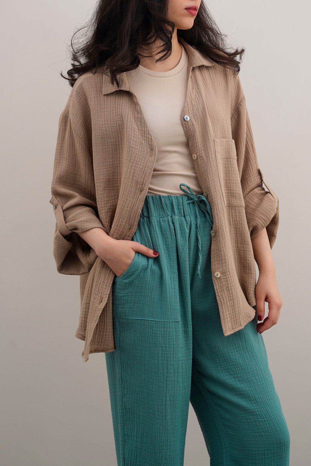 TAUPE BASIC MUSLIN BUTTON DOWN