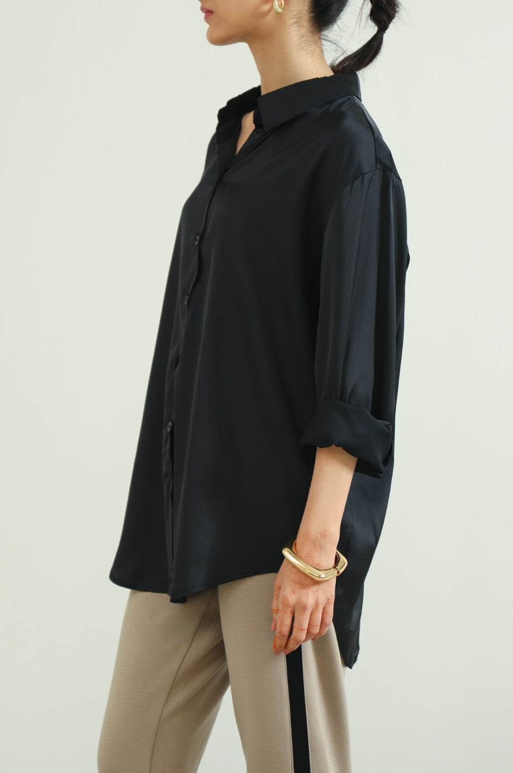 BLACK BASIC SILK SHIRT