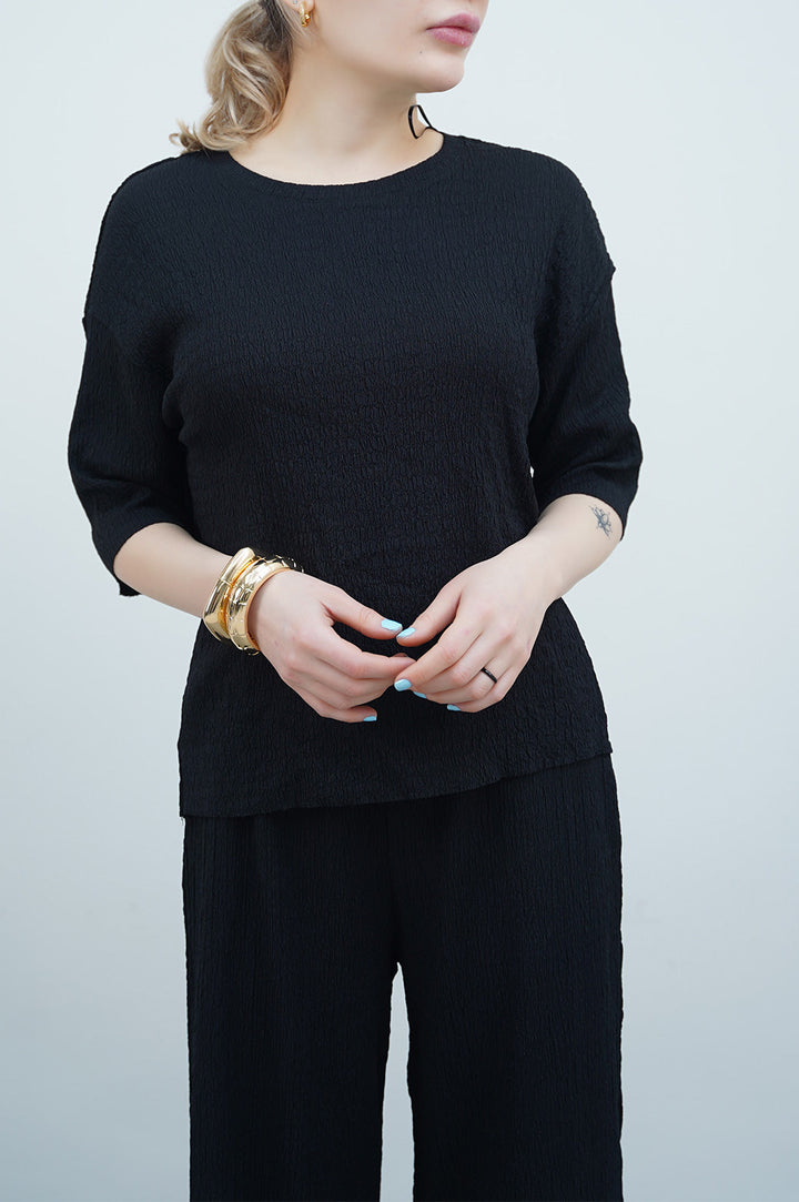 BLACK TEXTURED STRETCHY TOP