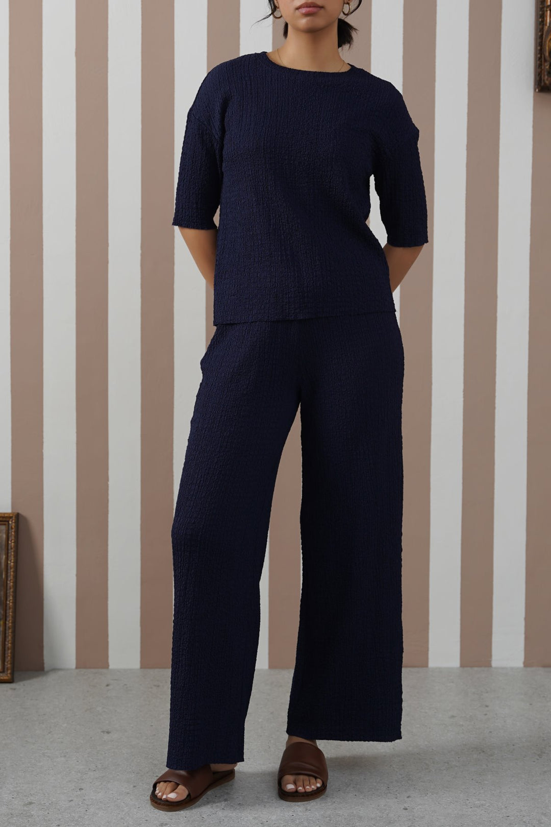 NAVY TEXTURED STRETCHY TOP