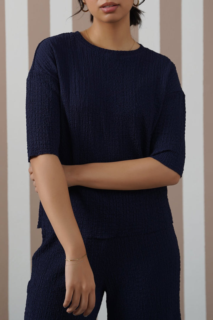 NAVY TEXTURED STRETCHY TOP