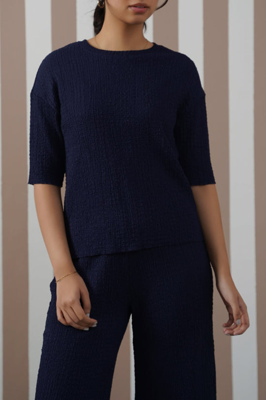 NAVY TEXTURED STRETCHY TOP