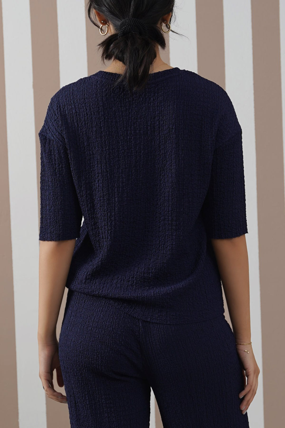 NAVY TEXTURED STRETCHY TOP