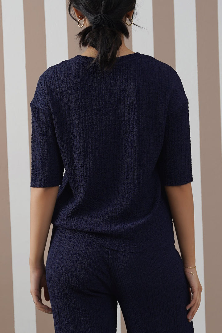 NAVY TEXTURED STRETCHY TOP