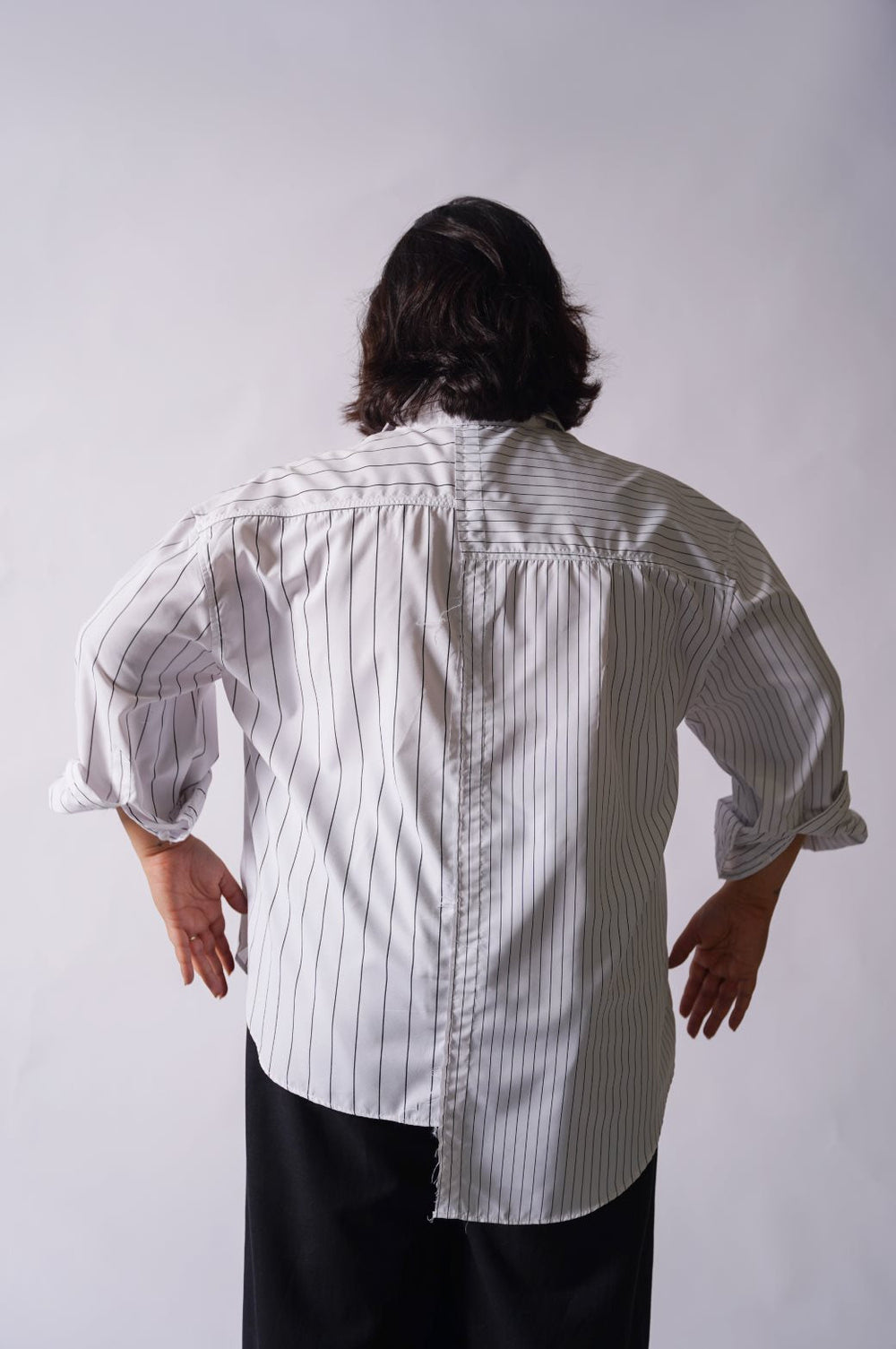 WHITE CURVE ASYMMETRIC SHIRT
