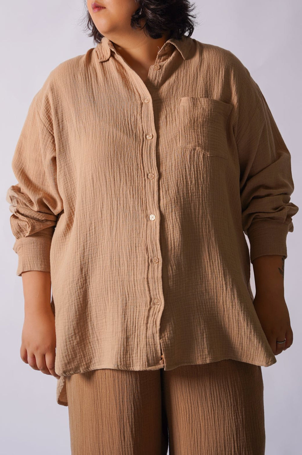 CAMEL CURVE MUSLIN SHIRT