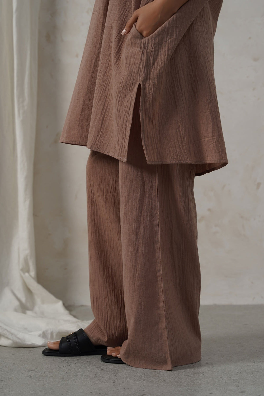 BROWN FEATHER COTTON PANTS