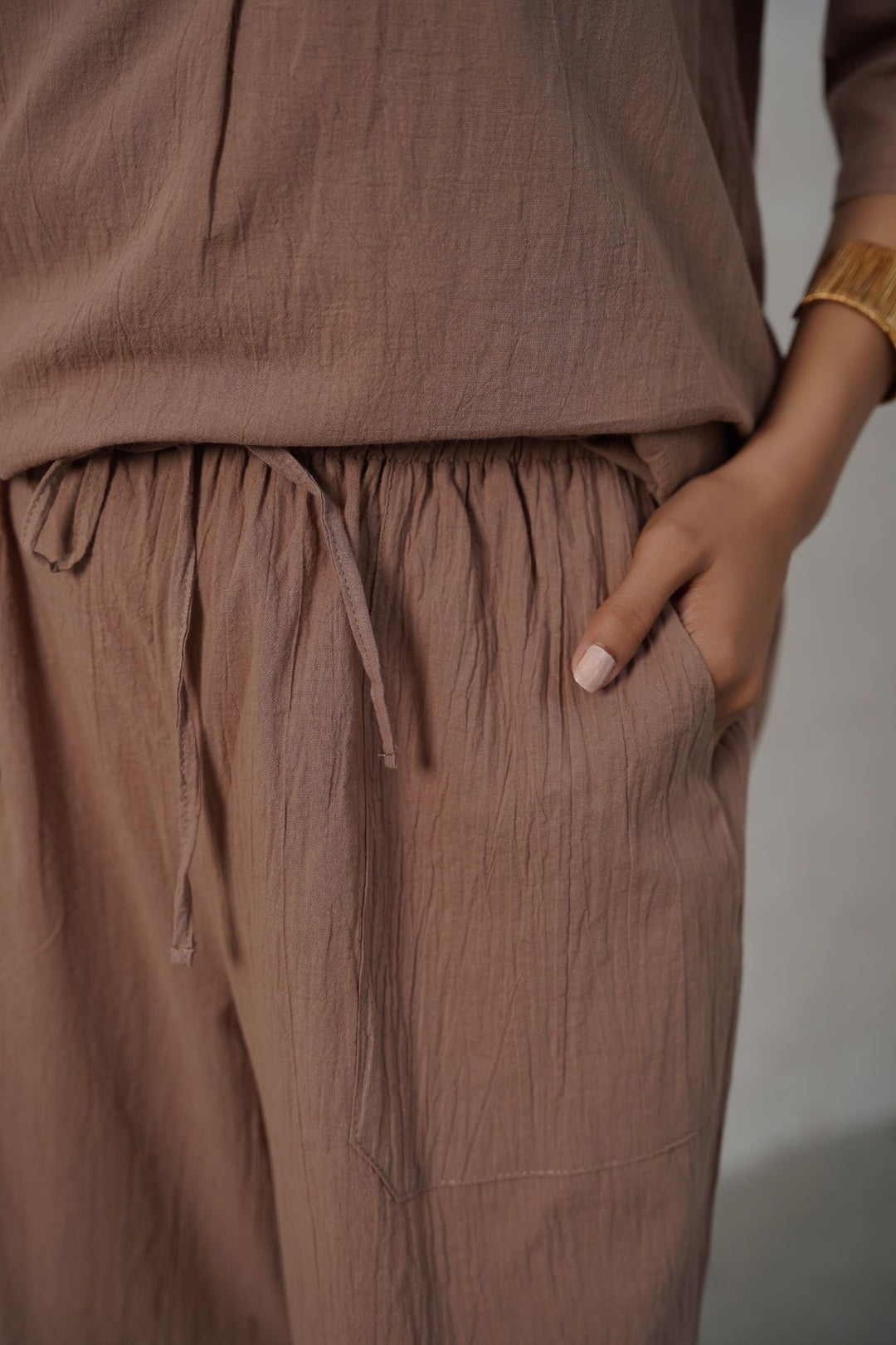 BROWN FEATHER COTTON PANTS