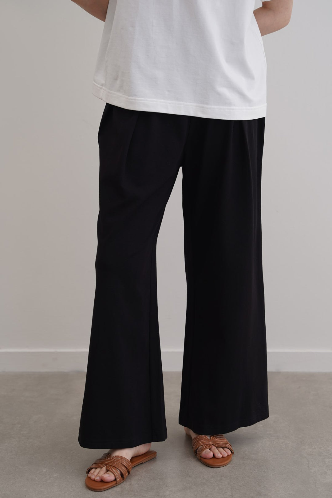 BLACK STRAIGHT BOX-PLEAT TROUSERS