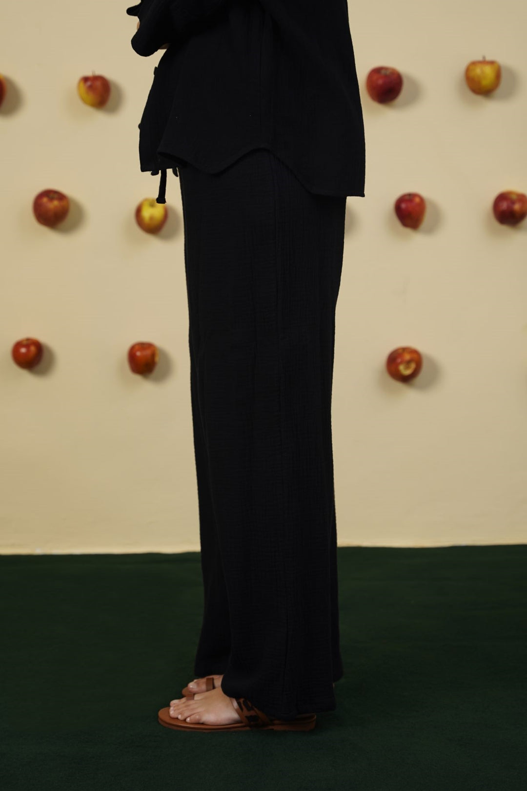 BLACK MUSLIN WIDE PANTS