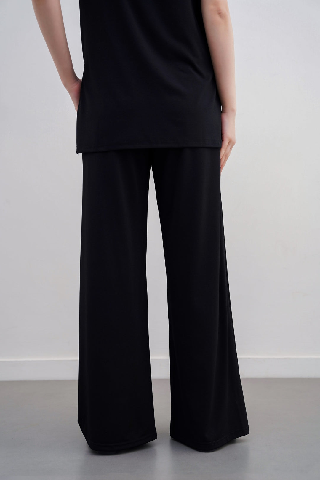 BLACK OFF-DUTY STRAIGHT PANTS