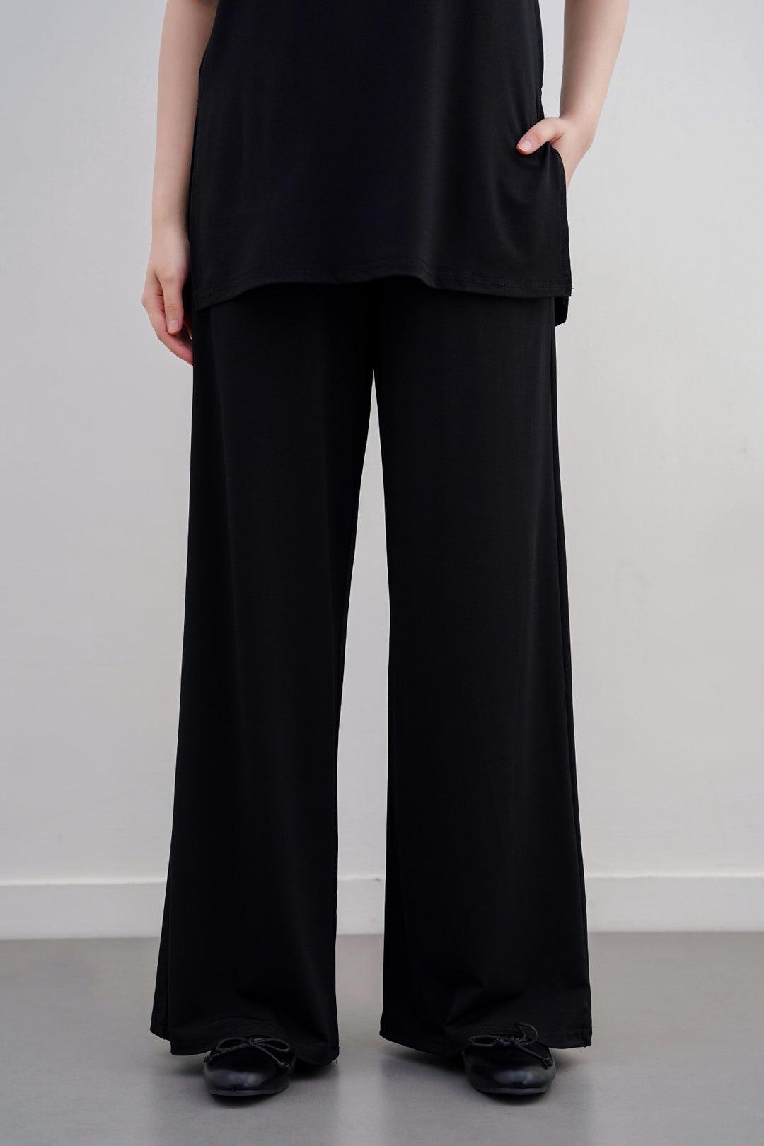 BLACK OFF-DUTY STRAIGHT PANTS